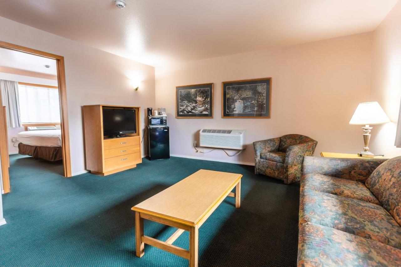 Clarkston Rivertree Inn & Suites מראה חיצוני תמונה